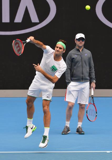 Fase di riscaldamento per i giocatori. Roger Federer. (Afp)